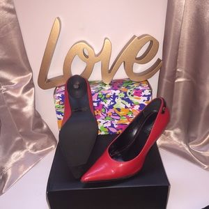 Red and black pointy toe heel
